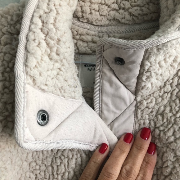 Abercrombie and Fitch Cream Sherpa Nylon Trim Snap Up Jacket. Size Small - Picture 7 of 10